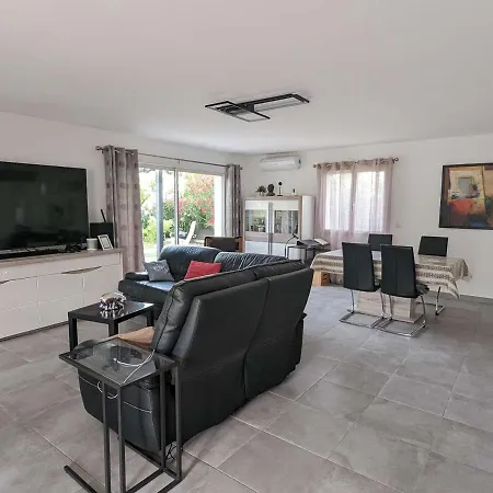Agde, 5 Pieces, 6 Personnes - Fr-1-387-198 Villa Agde
